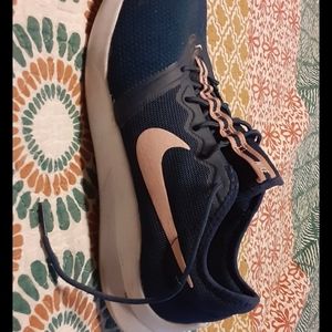 womans nike running shoes